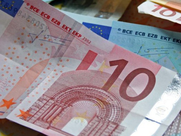 Неизвестный благодетель ежедневно дарит жителям дома по 20 евро