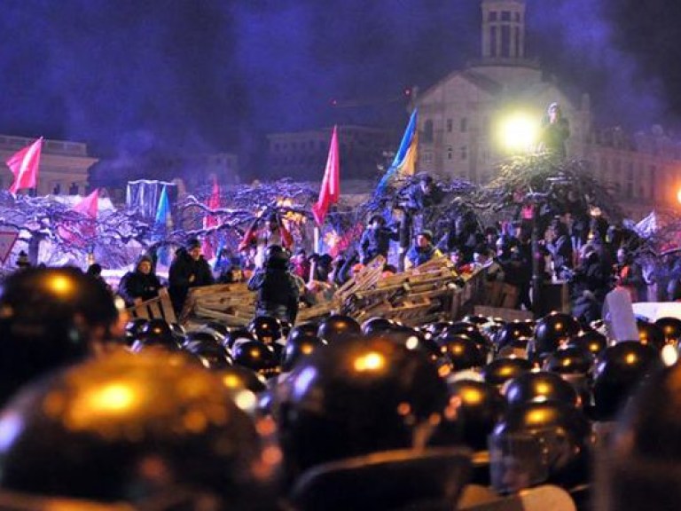 На Майдане немноголюдно и спокойно