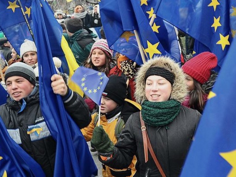 Евромайдан служит оправданием для ЕС, чтобы вмешиваться во внутренние дела Украины &#8212; политологи