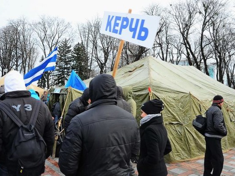 В Мариинском парке приверженцы Партии Регионов расширяют палаточный городок