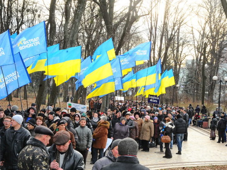 Одесских студентов насильно свозят на митинг в Киев