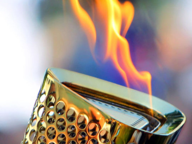 В Екатеринбурге олимпийский огонь приняли за Благодатный из Иерусалима