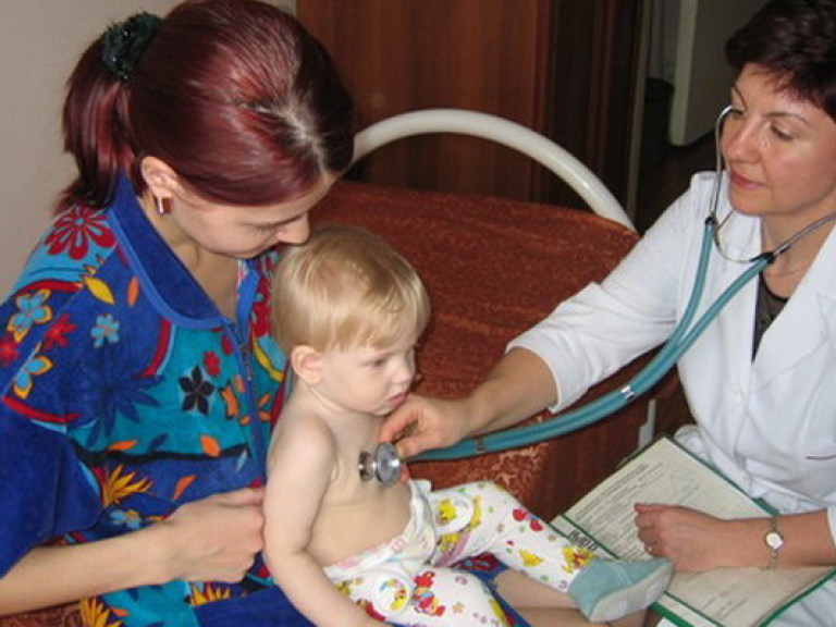 В Украине не хватает 3,5 тысячи врачей-педиатров