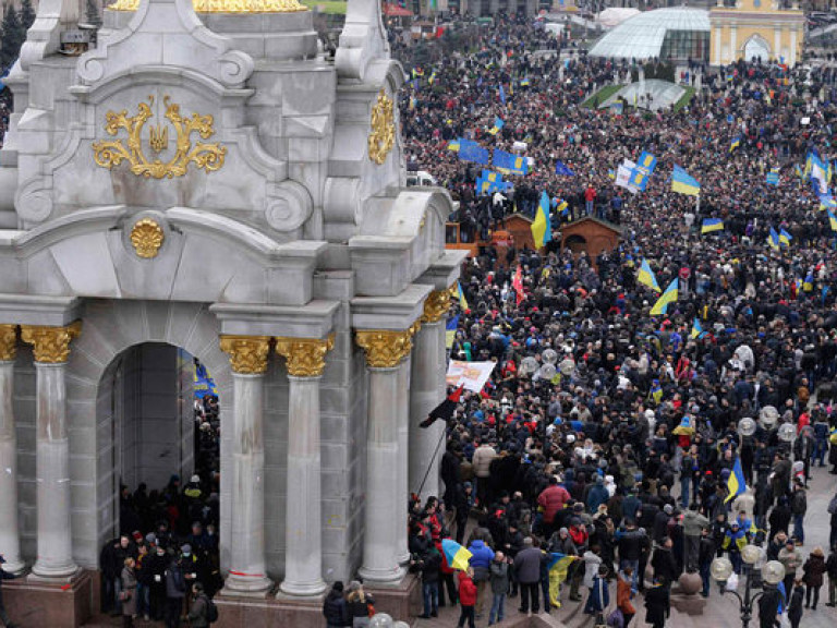 Майдан не предлагает решения проблем, его оккупировали 3 оппозиционера – Голуб