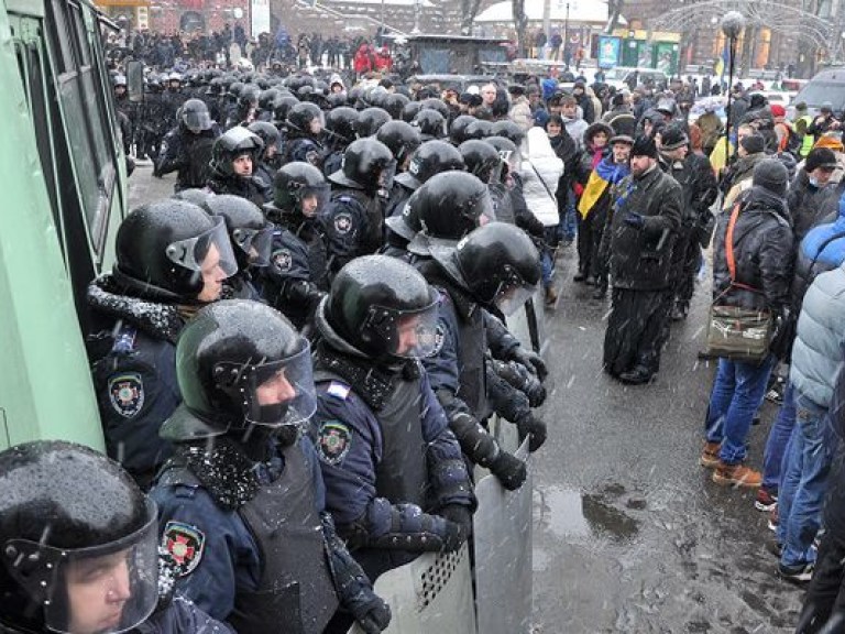 В центр Киева опять согнали правоохранителей