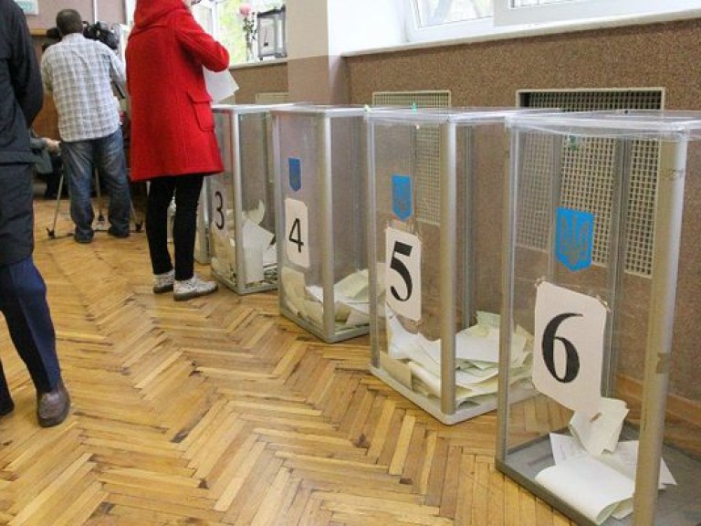 Украинские политики стараются не понравиться избирателю, а купить его &#8212; политолог
