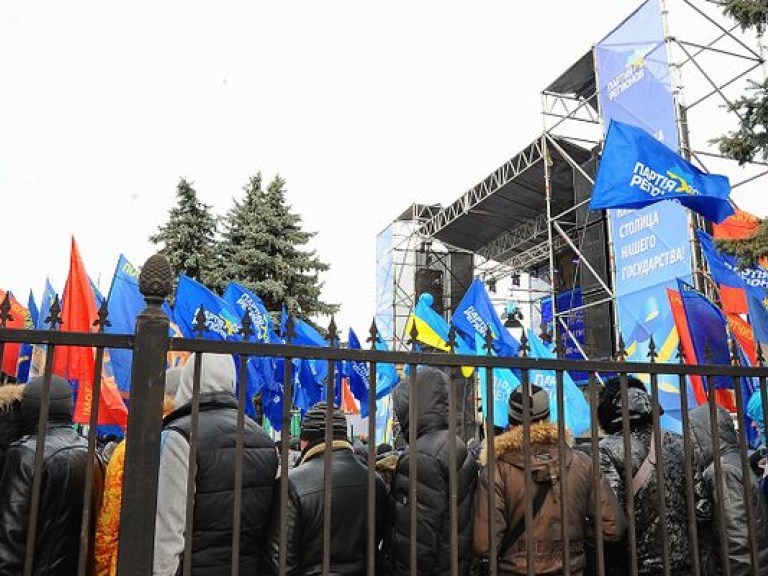 Митингующие за Януковича не знают, что Президент подписал в Москве