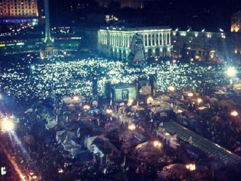 Евромайдан установил рекорд по количеству людей, исполнявших гимн Украины