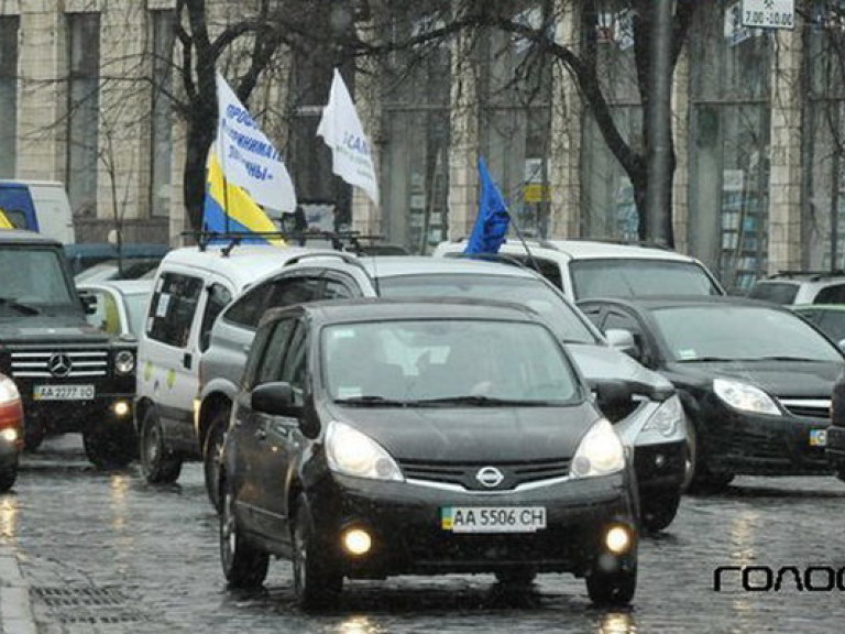 Больше пяти не собираться — ГАИ запретила автолюбителям ездить колоннами