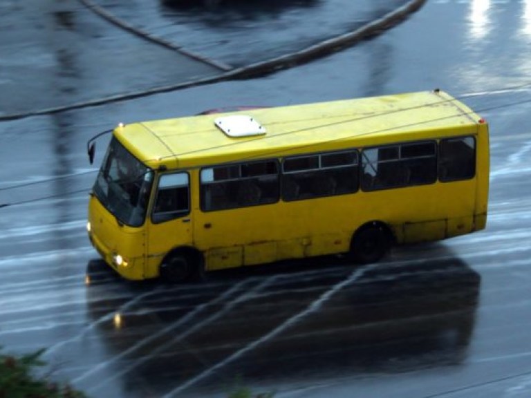 В Луганске перевернулась маршрутка с 35 пассажирами