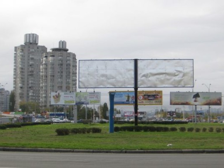 Киев решил подзаработать на рекламе