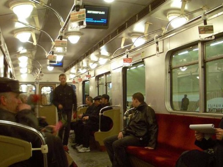 В столичных вагонах метро уберут мониторы