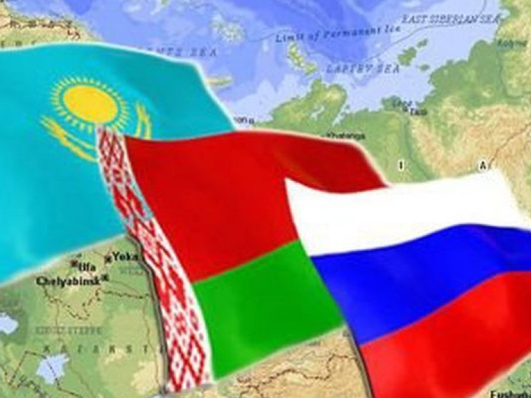 Украина планирует исключить торговые барьеры с Таможенным союзом &#8212; Азаров