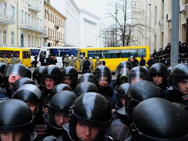 Нынешняя украинская политика делается за рубежом – эксперт
