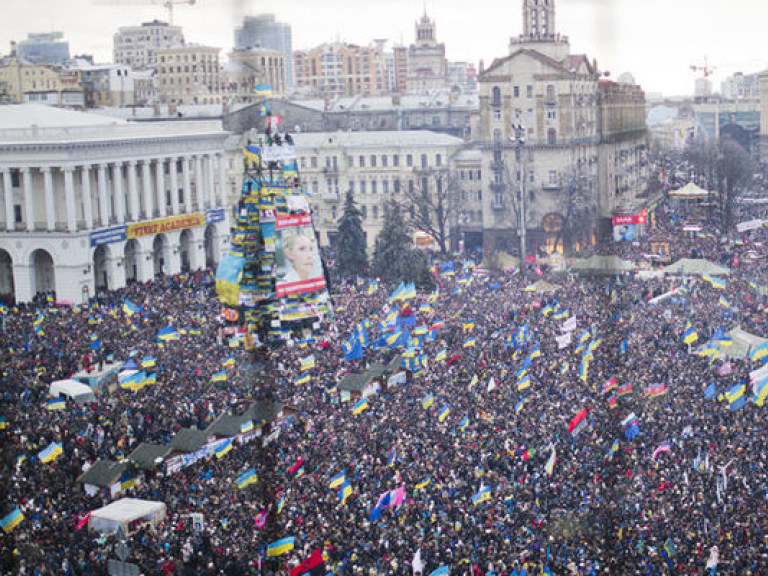 Большинство митингующих на евромайдане не поддерживают ни власть, ни оппозицию – социолог