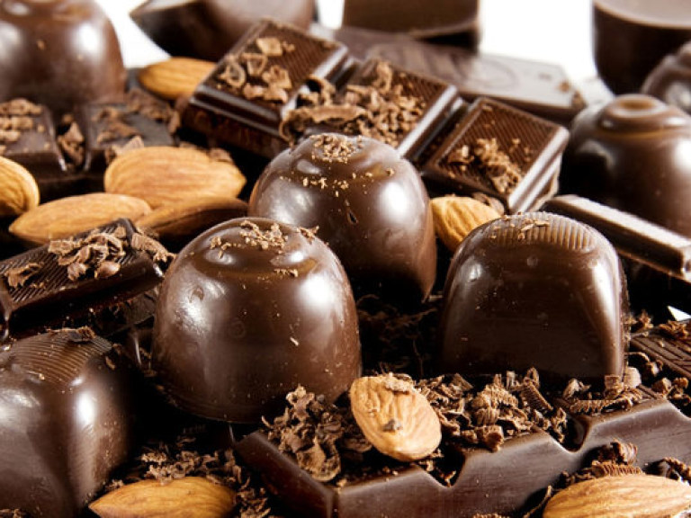 Эксперт рассказала, чем опасны шоколадные конфеты