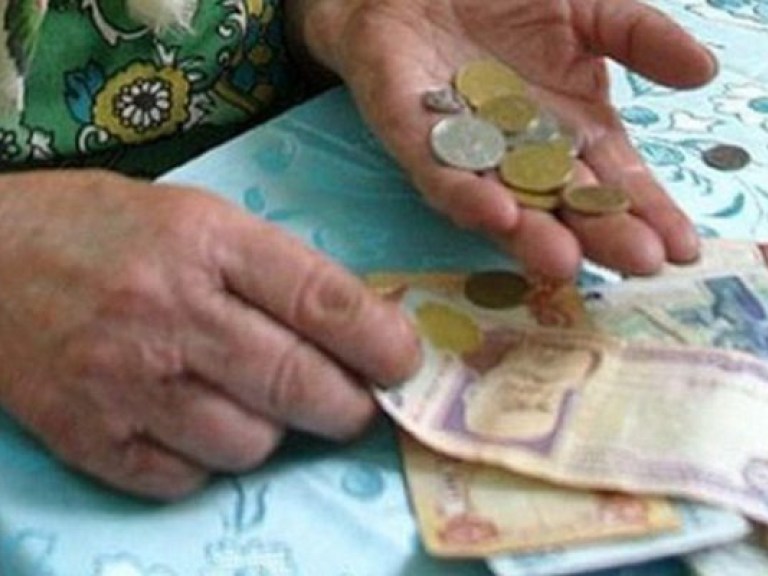 Две трети украинцев видят ухудшение жизни на уровне цен и тарифов &#8212; опрос