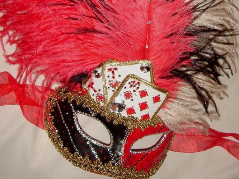 Музей истории Киева приглашает посмотреть на авторские карнавальные маски (ФОТО)