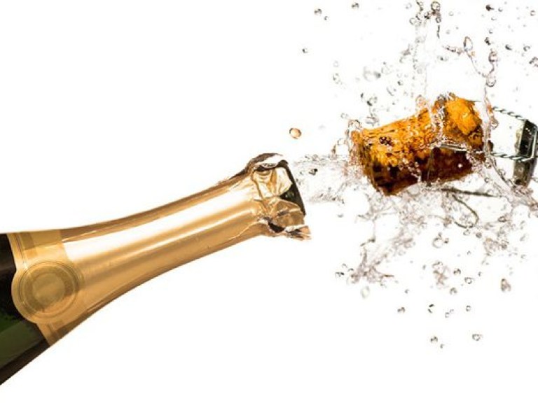На евромайдане в новогоднюю ночь выпили 2 000 бутылок безалкогольного шампанского