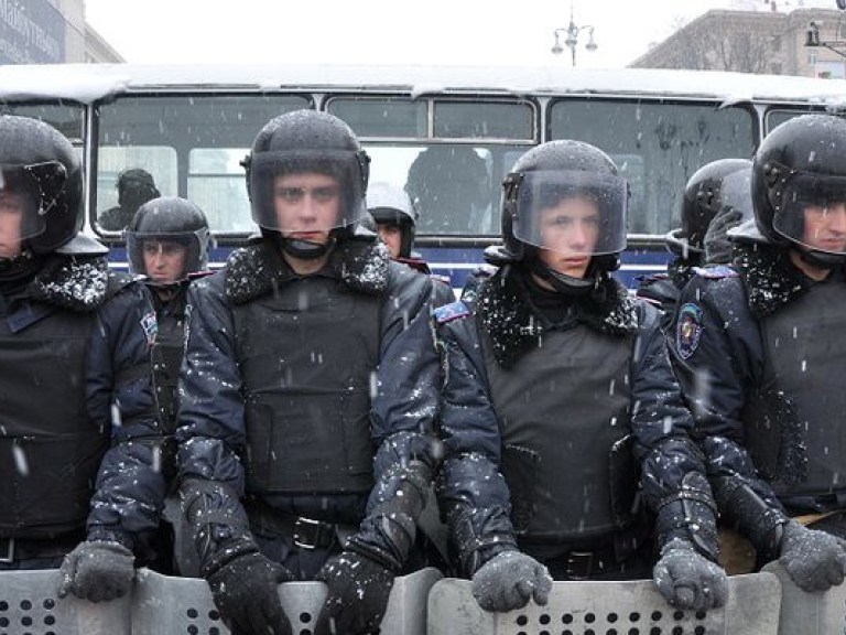 Оппозиция потребовала от Захарченко разблокировать правительственный квартал