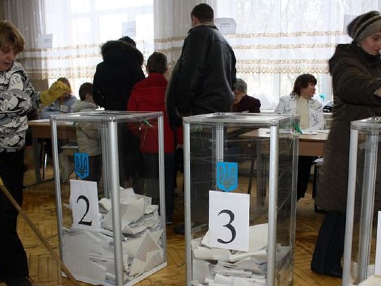 Оппозиция хочет провести выборы Президента в 2014 году