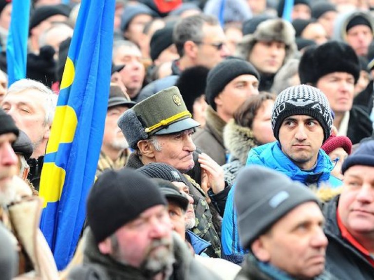 Евромайдановцы пикетируют силовиков и Министерство здравоохранения