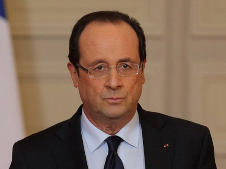 Президента Франции уличили в измене своей жене