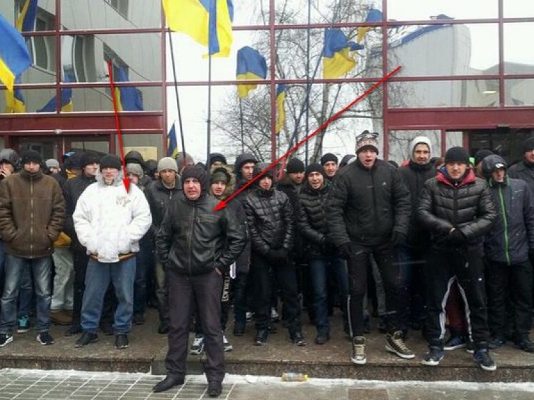 &#171;Титушки&#187; не дают участникам Всеукраинского форума Евромайдана проводить съезд