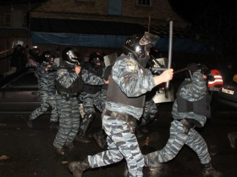 Подробности кровавой драки митингующих с «Беркутом» под Киево-Святошинским судом