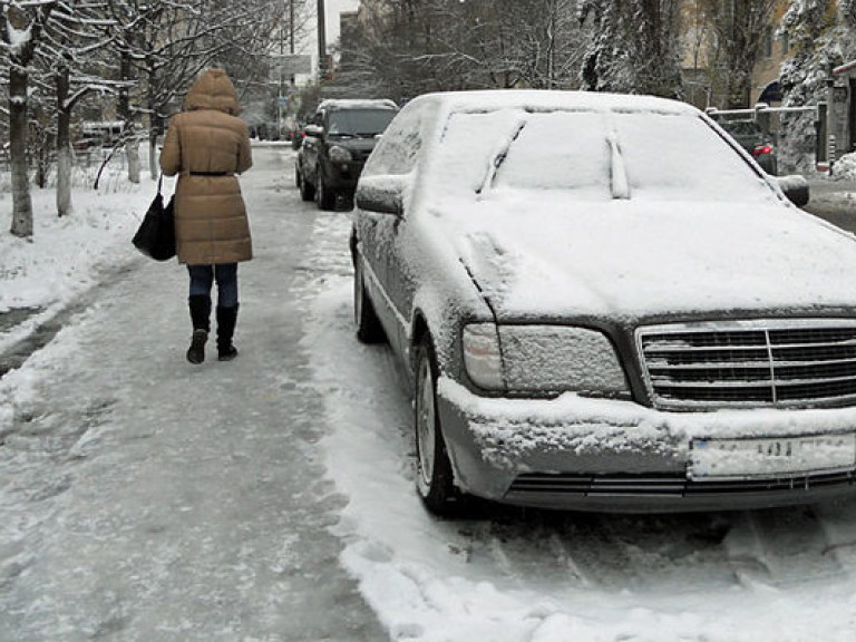 Завтра в Украине резко похолодает: ожидается снег и гололед
