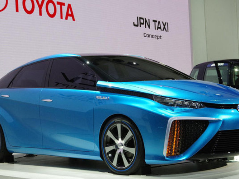 Toyota в 2015 собирается торговать водородными авто (ФОТО)