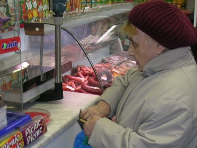 Госстат увидел снижение цен на рыбу, мясо, фрукты и проезд в транспорте
