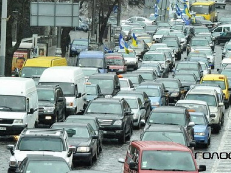 В Донецке заблокировали Автомайдан, который собирался ехать на дачу Януковича