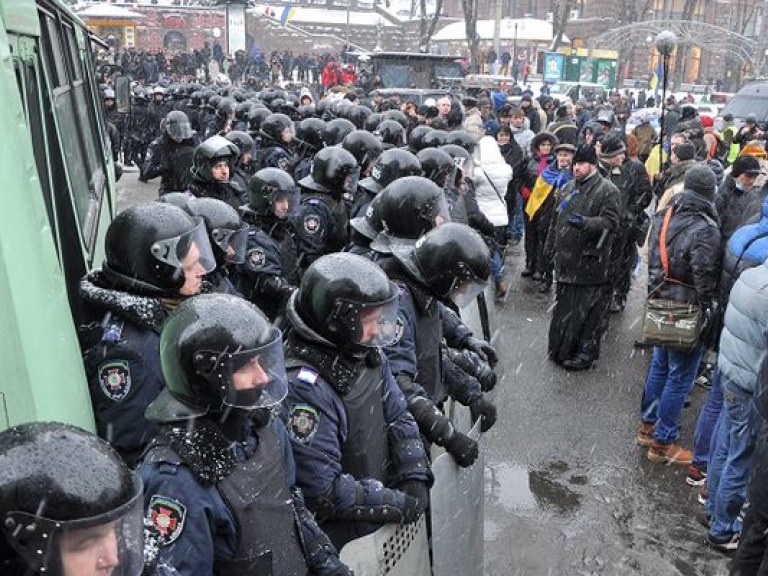 В Киев свозят внутренние войска под видом детей