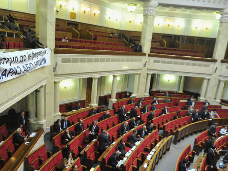 Депутат от Партии регионов считает, что парламенту мешают работать трансляции и телекамеры