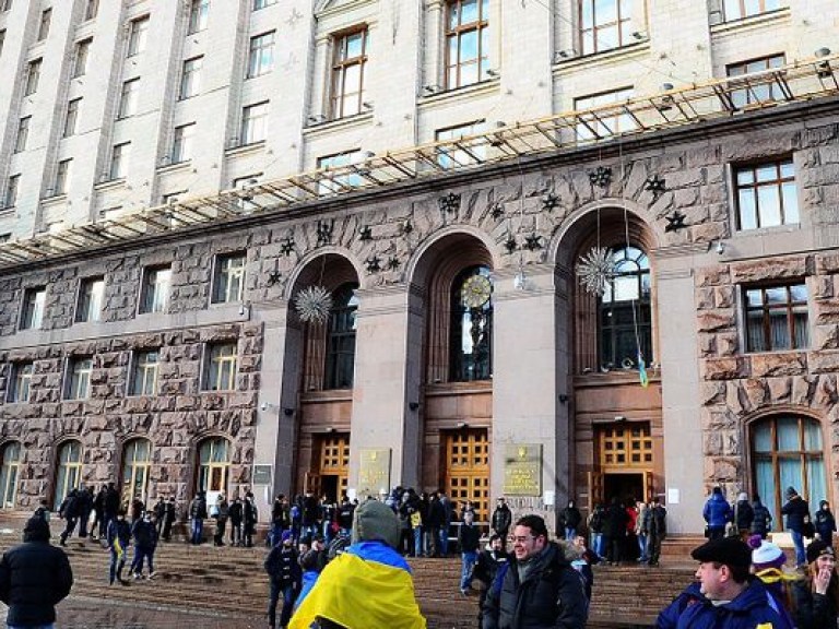 Депутаты Киеврады боятся, что митингующие сожгут всю мебель в здании КГГА