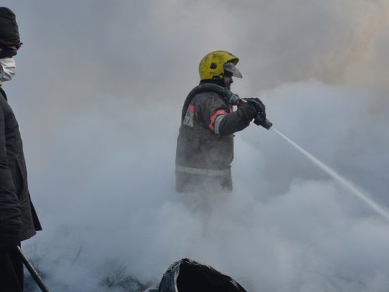 В Днепропетровске милиция поливала пикетчиков из пожарной машины