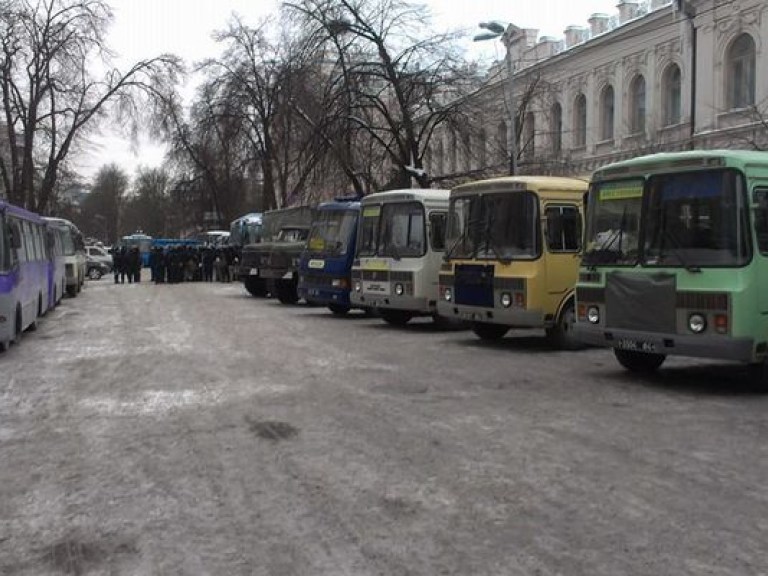 Верховную Раду охраняют 40 автобусов силовиков (ФОТО)