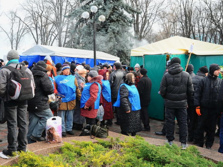 Киевлян не впускают в Мариинский парк к Верховной Раде