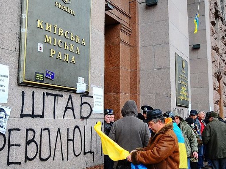 Оппозиция не собирается сдавать захваченные административные здания