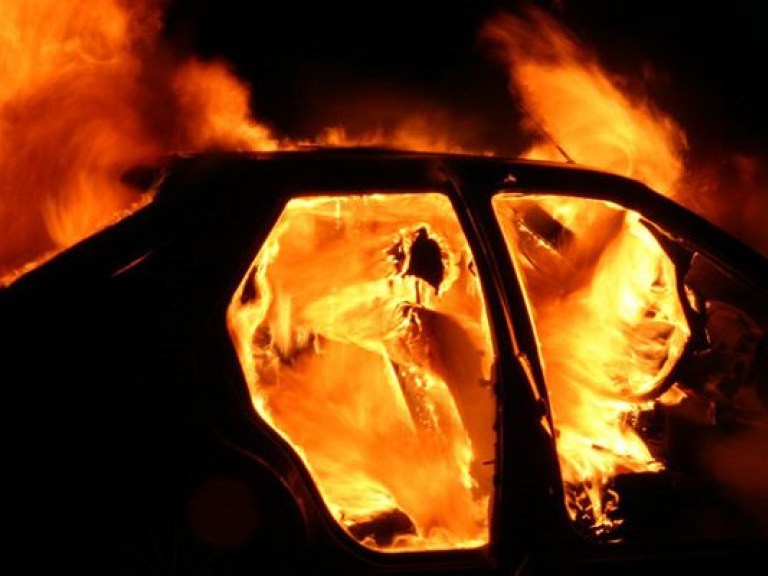 Ночью в Киеве сожгли около 20 автомобилей со львовскими номерами &#8212; СМИ (ВИДЕО)