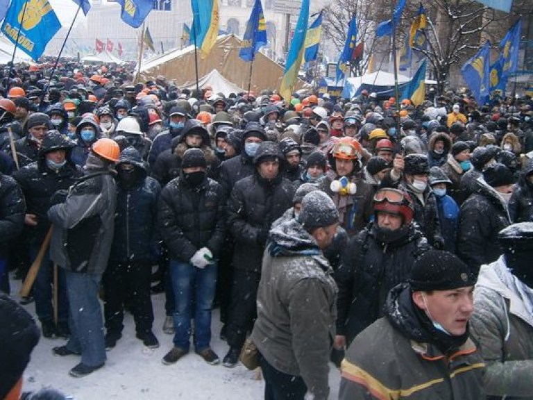 Половина украинцев не поддерживают Майдан – опрос