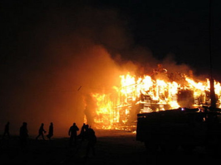 В Луганске горел трехэтажный дом