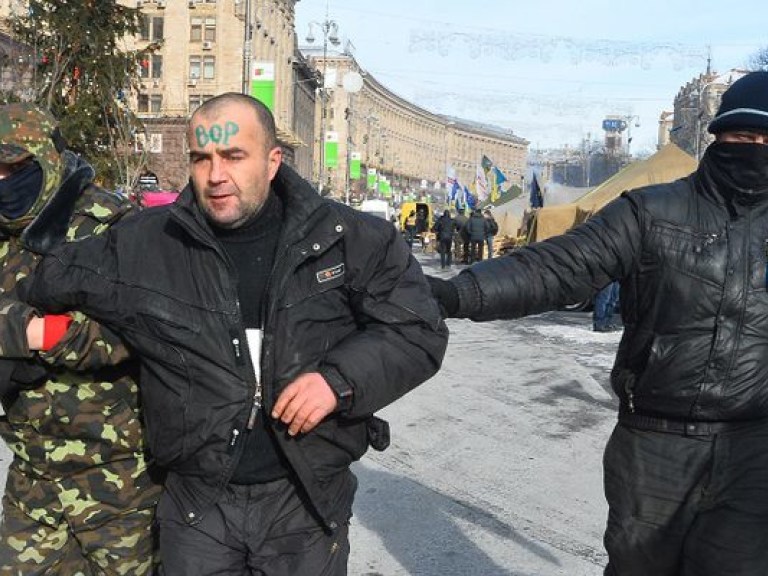 Евромайдановцы поймали вора и облили его зеленкой (ФОТО)