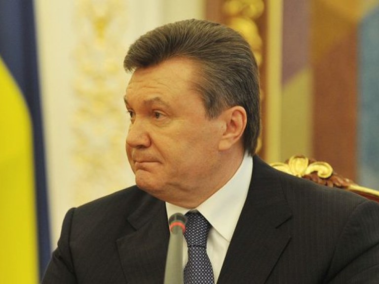 Завтра Янукович выйдет на работу после больничного