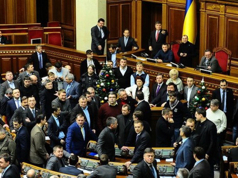 Из-за блокирования работы в парламенте накопилось около двух тысяч законопроектов &#8212; Ефремов