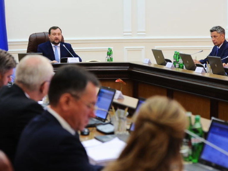 Янукович расширил полномочия Арбузова