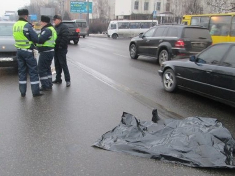 В Киеве джип насмерть сбил пожилую женщину (ФОТО)