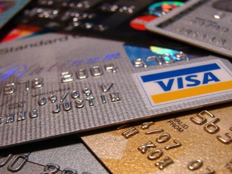 Эксперт рассказал, как защитить банковскую карточку от кражи денег при оплате счета в ресторане