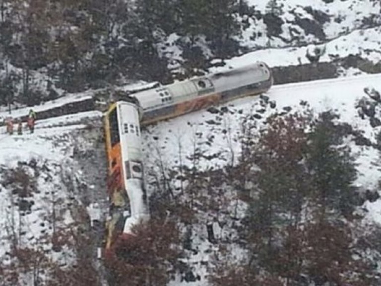 Во французских Альпах сошел с рельсов поезд, есть жертвы